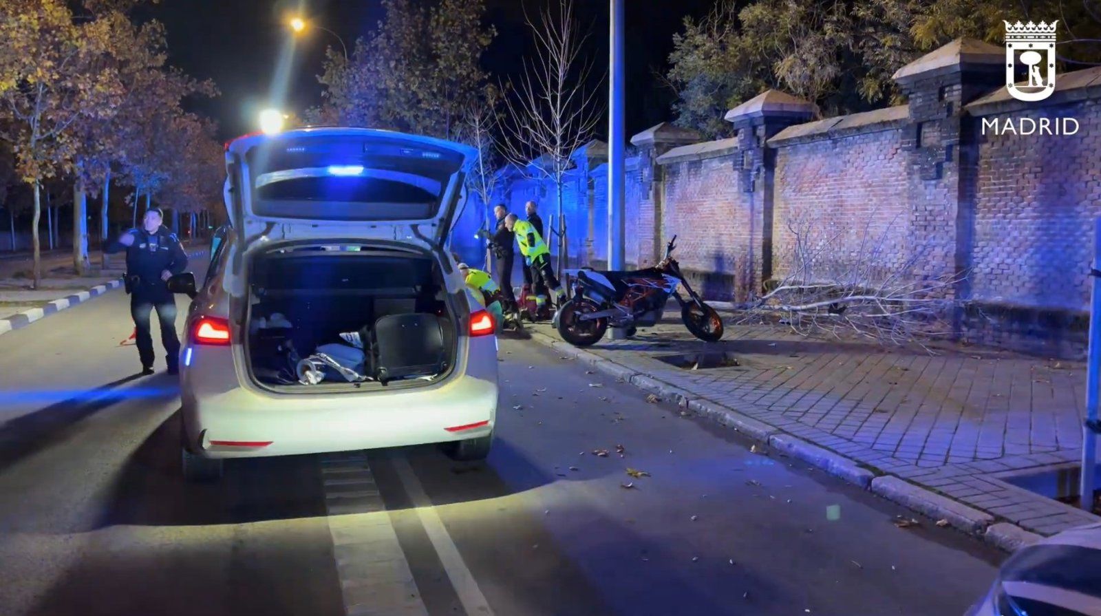 Fallece un motorista tras impactar contra un árbol en la Avenida de Daroca