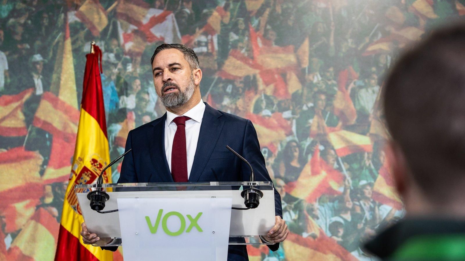 Vox alcanza el 18,8% en las encuestas mientras el PP cae al 30,2% y el PSOE se mantiene