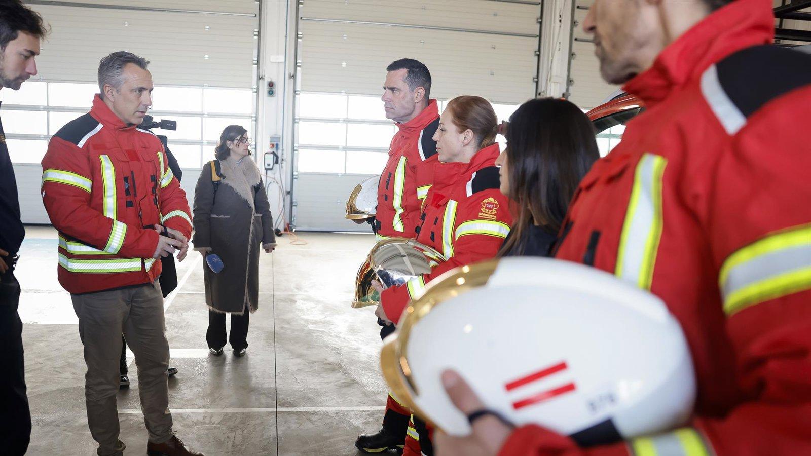 La Comunidad cesará al director de Emergencias tras las críticas por el brote de gripe aviar