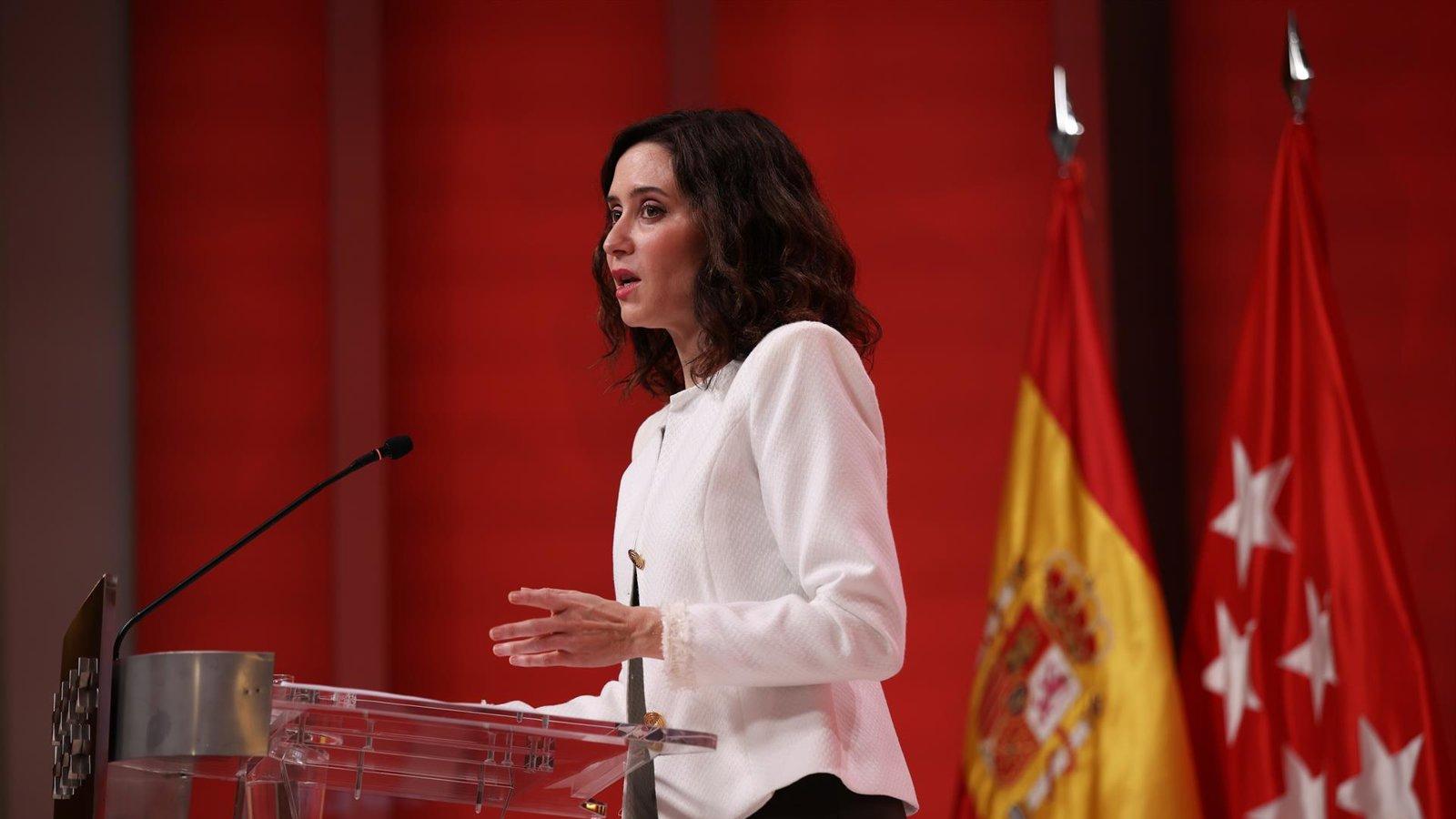 El Gobierno regional defiende a Julio Iglesias y critica la petición de Más Madrid de retirarle la Medalla de Oro