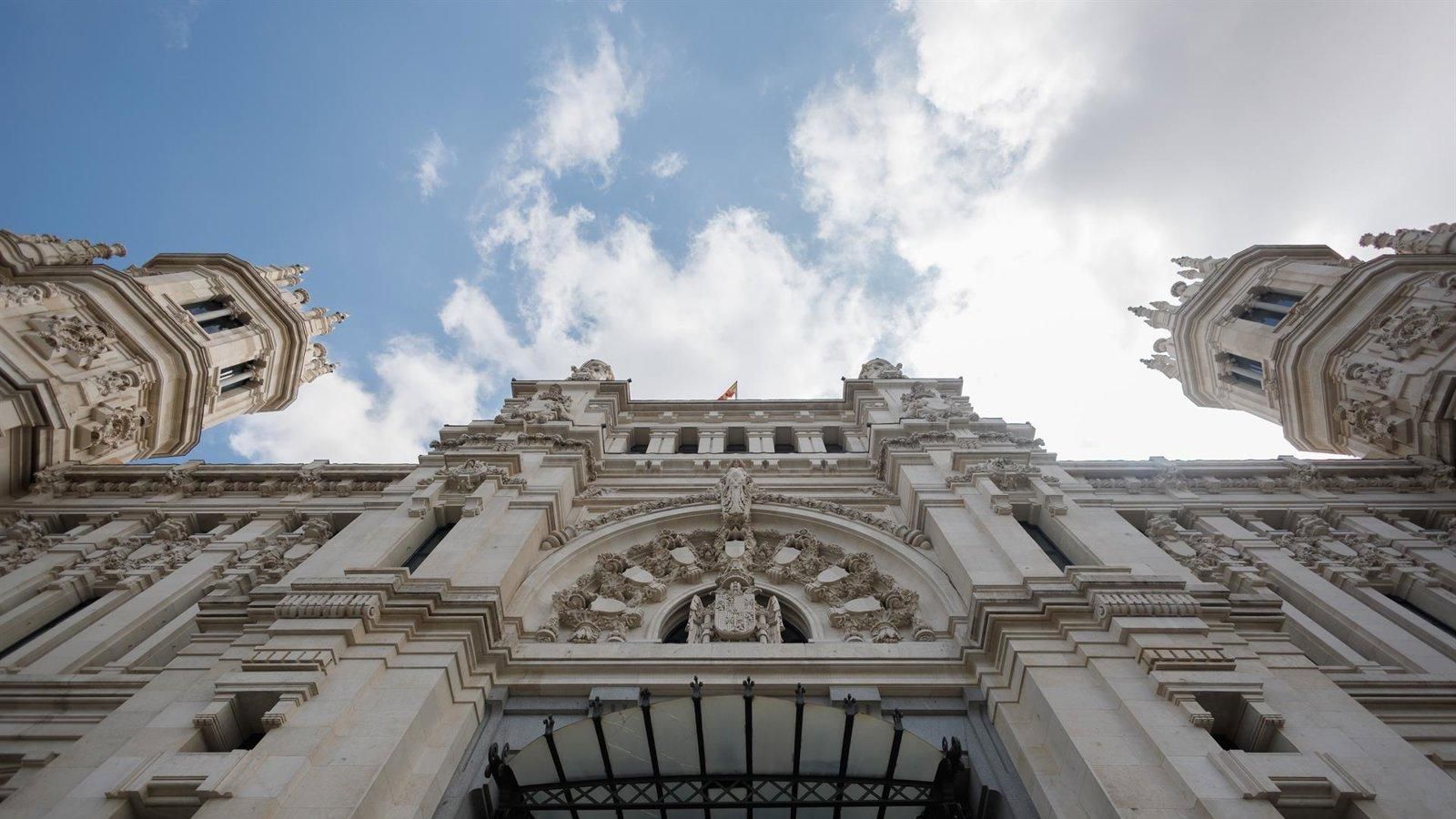 PP y Vox tumban en Cibeles la propuesta del PSOE para ampliar las oficinas de atención a migrantes