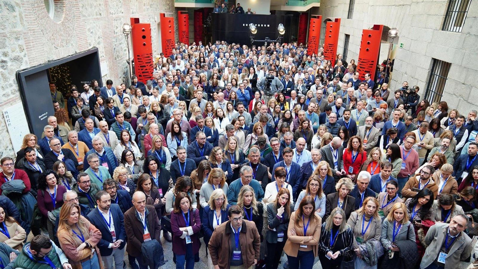 Serrano pide a los alcaldes del PP de Madrid “dar la batalla política” y no bajar la guardia frente al Gobierno de Sánchez