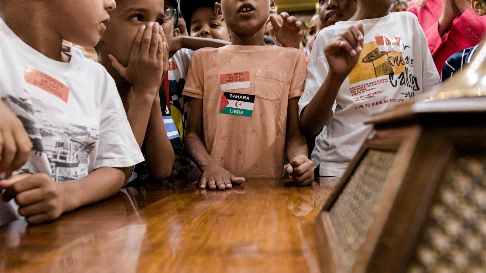El programa 'Vacaciones en Paz' busca familias españolas para acoger a 4.000 niños saharauis este verano