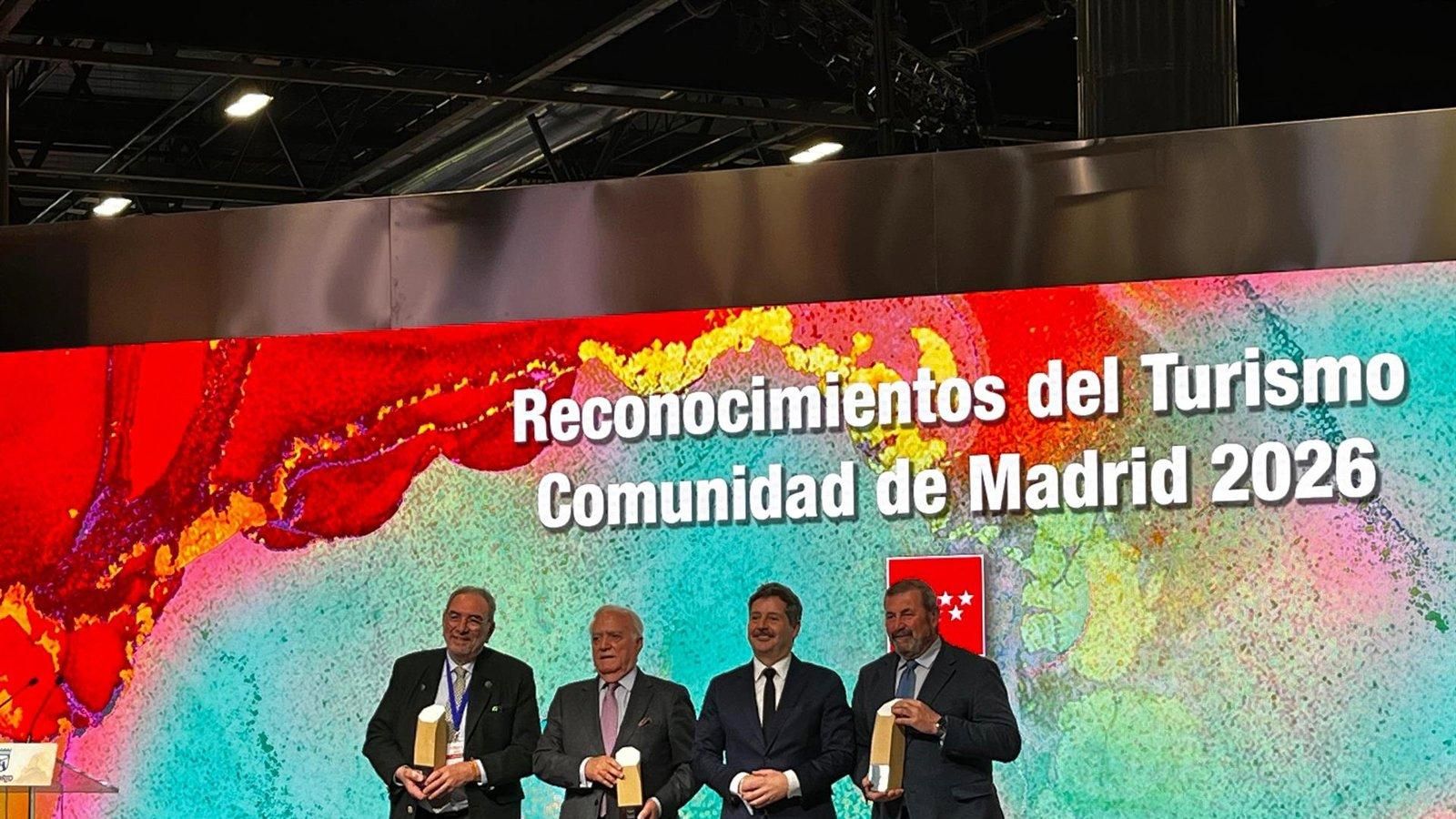 La Comunidad entrega sus primeros premios turísticos al oleoturismo, Navacerrada y el presidente de la AEHM