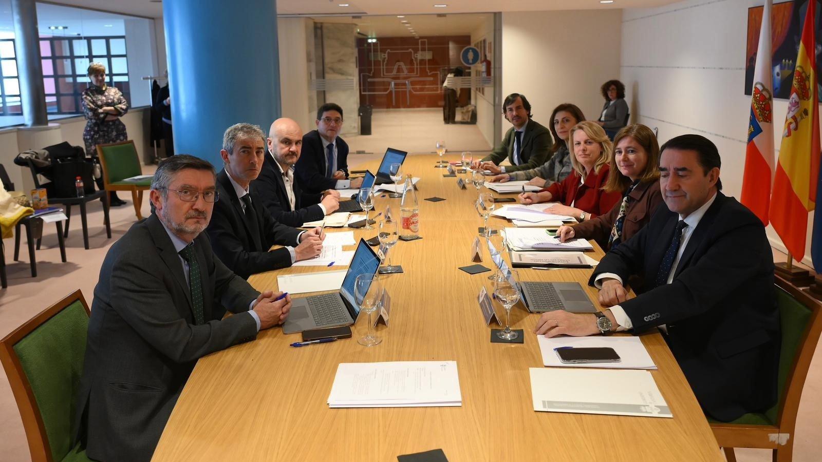 Trece comunidades exigen al Gobierno una conferencia urgente sobre el lobo y denuncian su inacción ante Bruselas