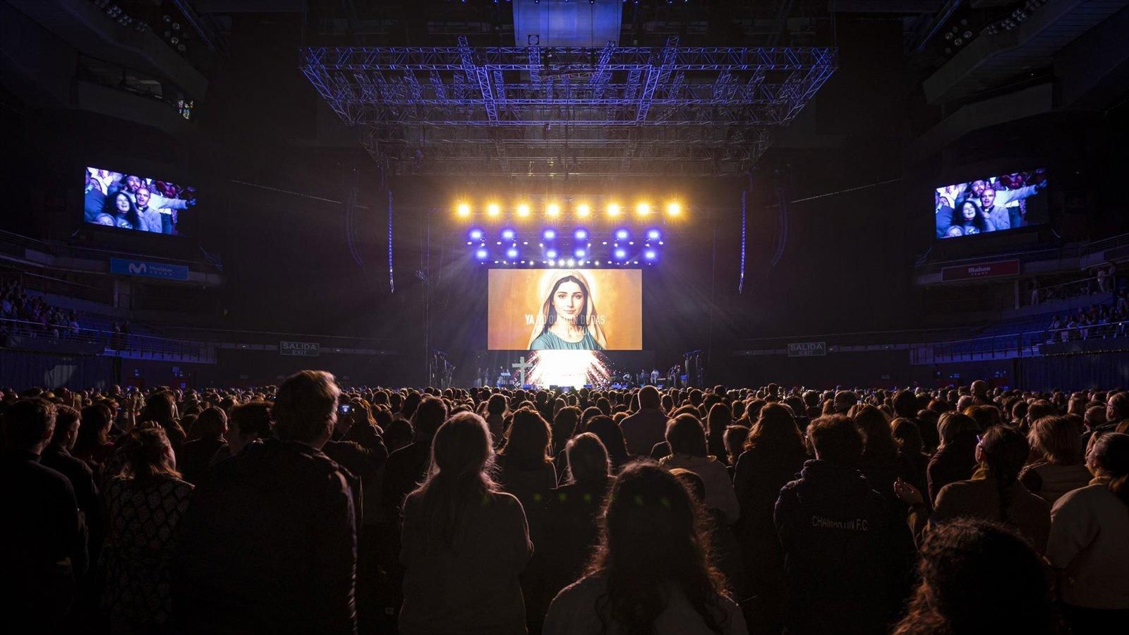 El evento ‘Llamados’ llena el Movistar Arena con oración, música y testimonios de fe