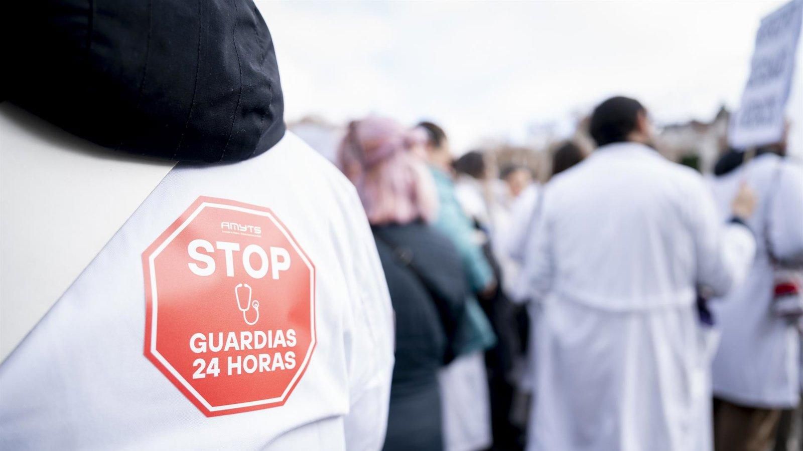 Los médicos madrileños se concentran en La Paz en su segunda jornada de huelga para exigir un Estatuto propio