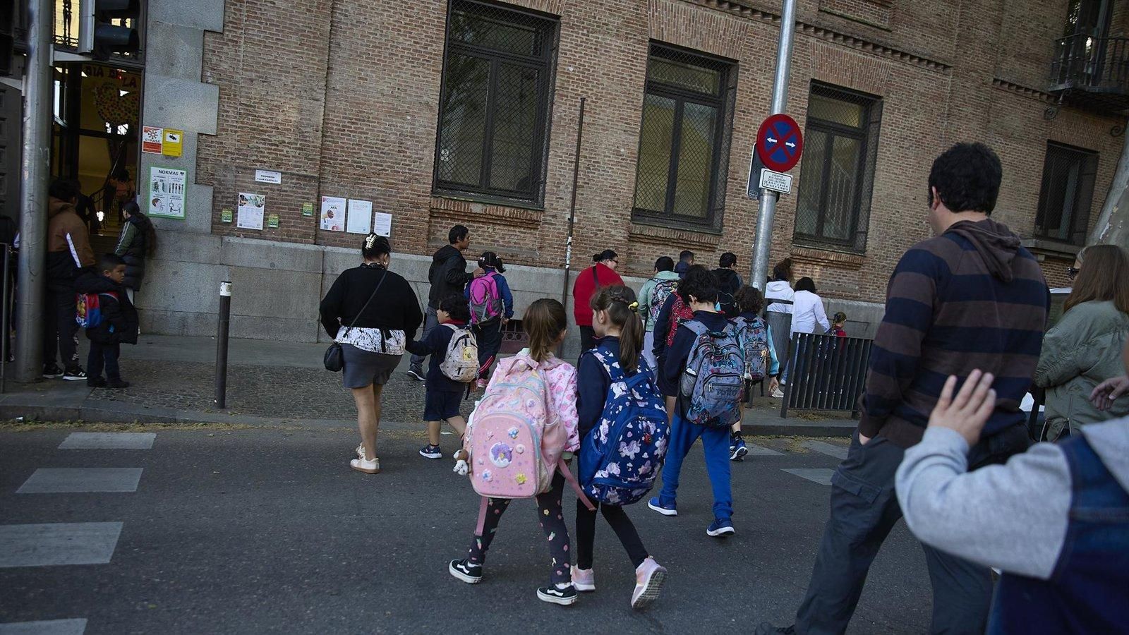 Sindicatos educativos irán a los tribunales contra la jornada partida: "No respeta la autonomía de los colegios"