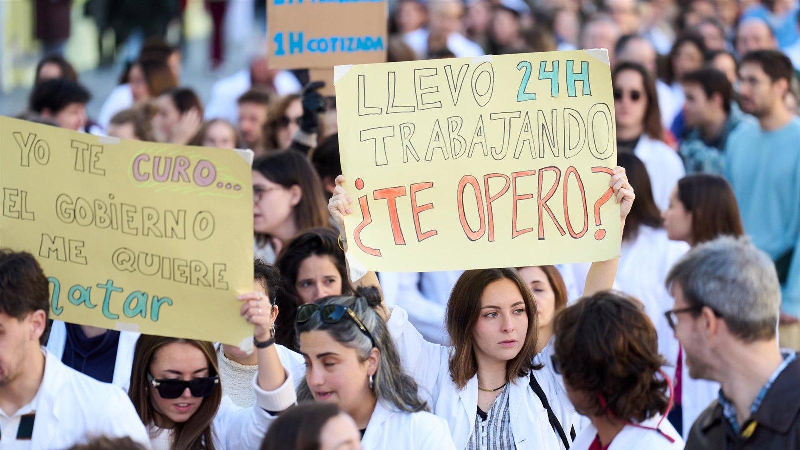 Los médicos anuncian una huelga nacional indefinida desde febrero para exigir un Estatuto propio