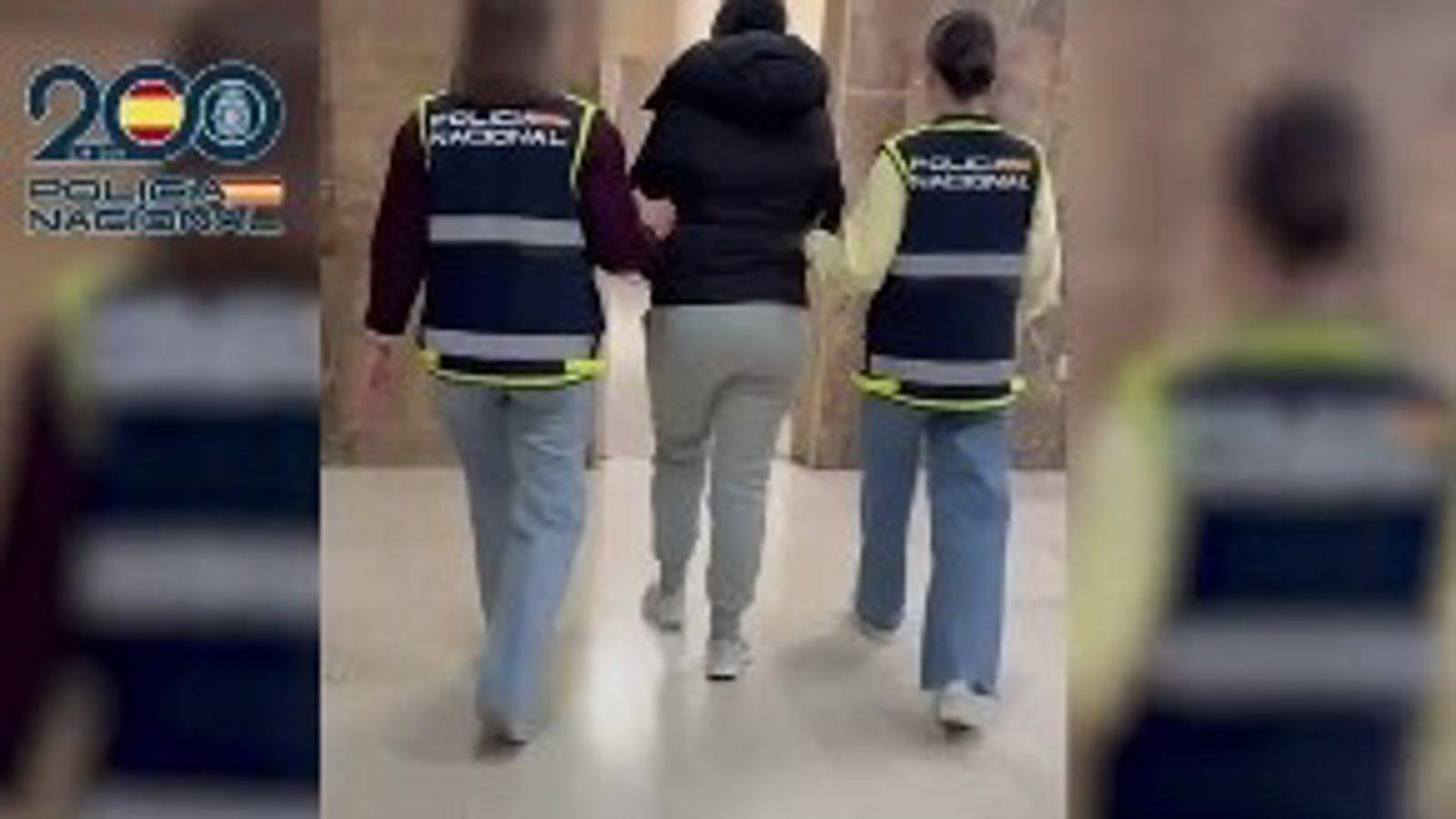 La Policía Nacional detiene a tres personas en Villa de Vallecas por retener y agredir a una mujer