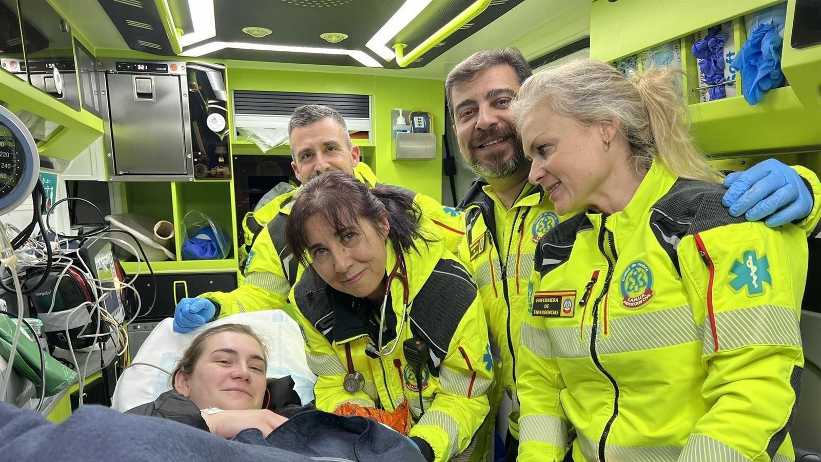 Una mujer da a luz en plena calle en San Blas con ayuda del Samur