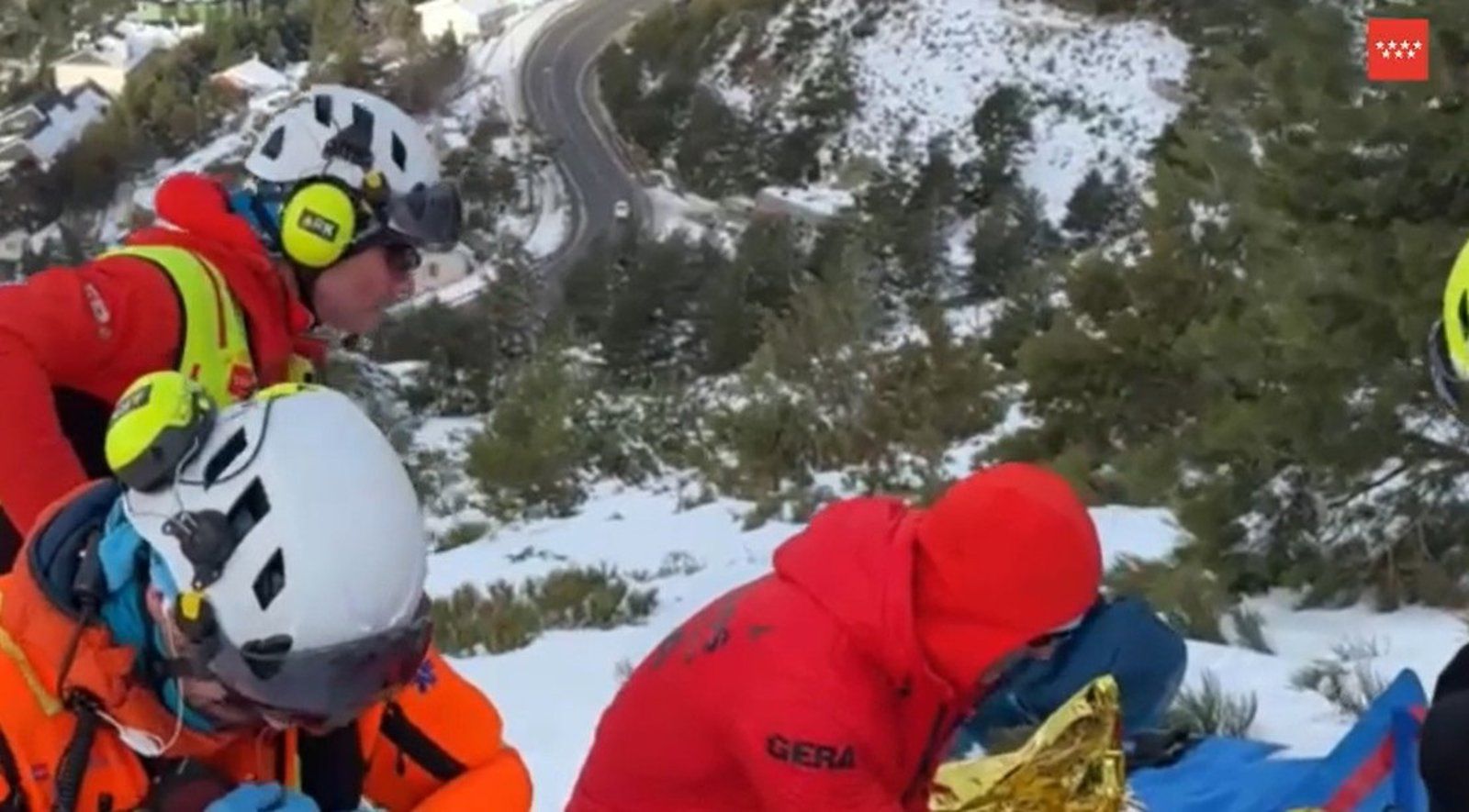 Rescatan en el Puerto de Navacerrada a una mujer con una fractura de tibia y peroné