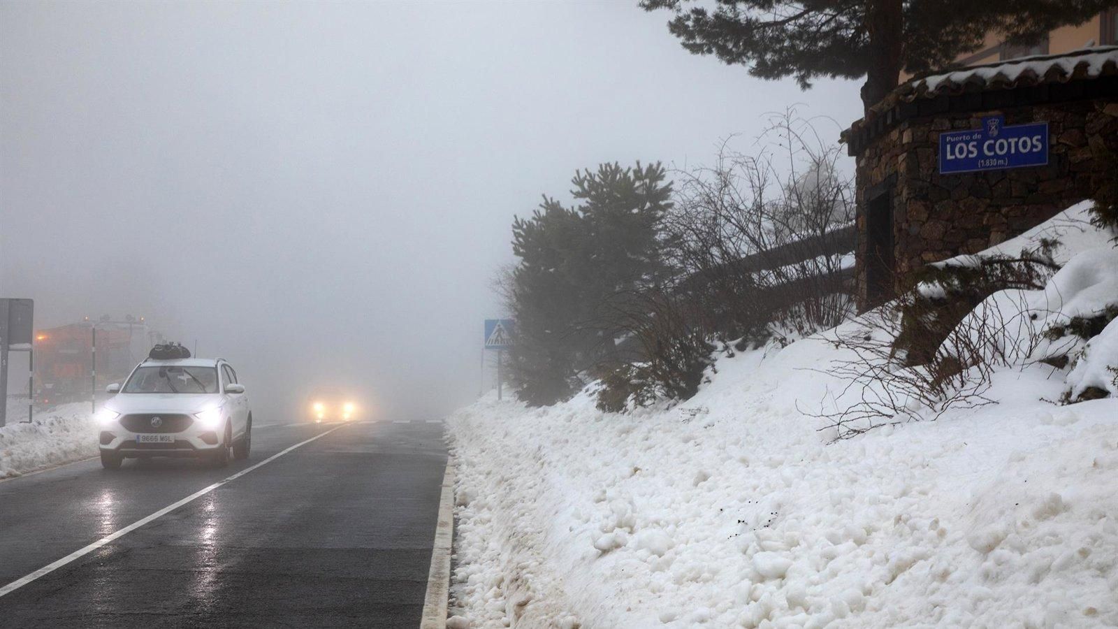 Emergencias rescata a 12 personas atrapadas en Cotos y las traslada a Villalba