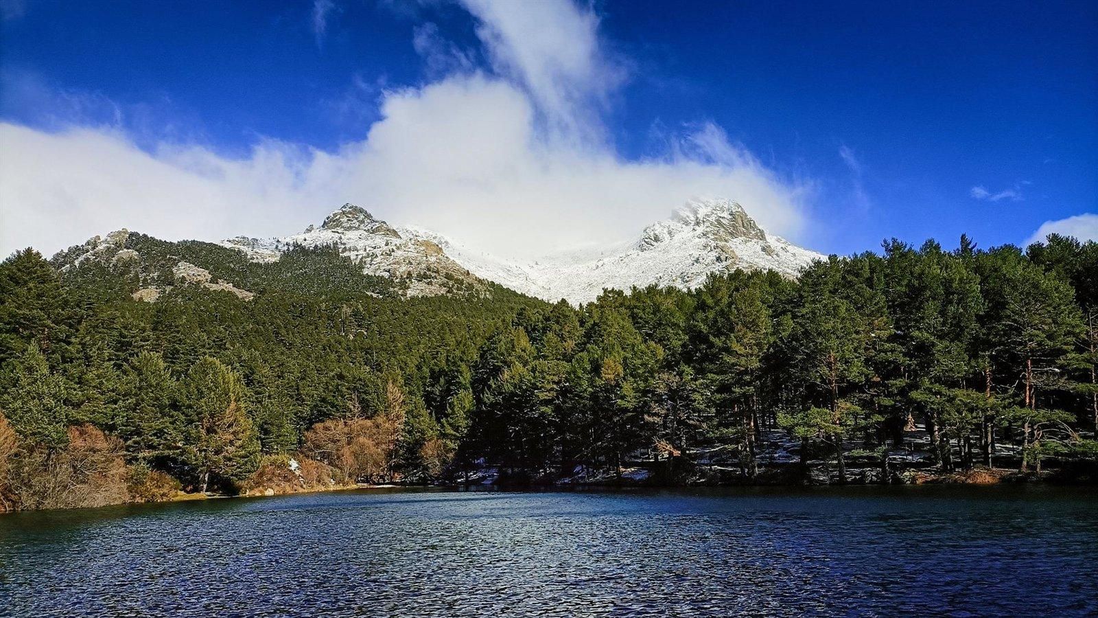 Los Agentes Forestales de Madrid intensifican la vigilancia de la nieve para prevenir aludes en la Sierra de Guadarrama