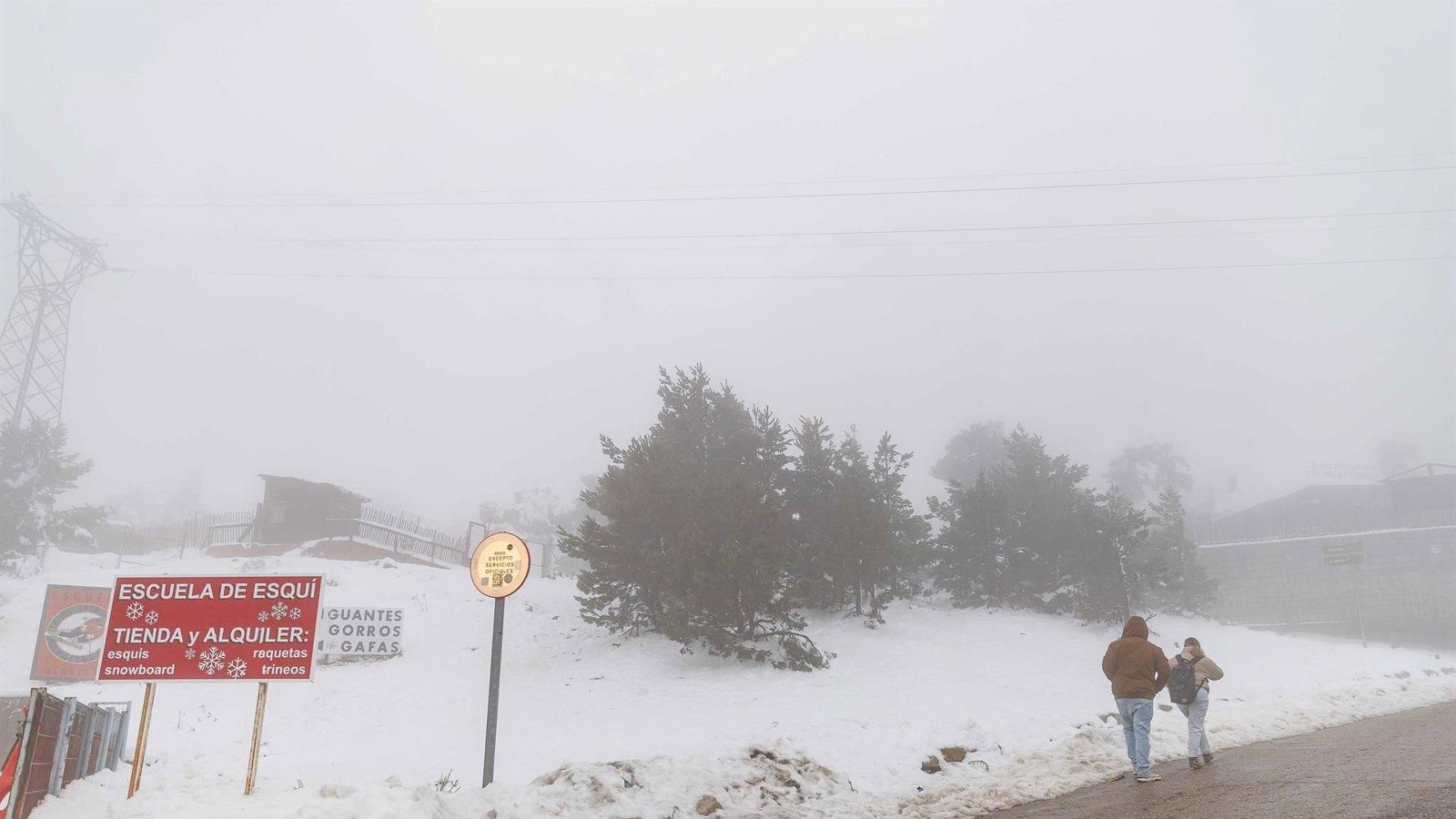 La nieve interrumpe el tren entre Cercedilla y Segovia y provoca retrasos en las líneas C8 y C10