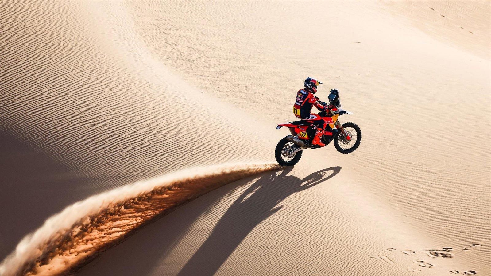 Benavides encadena dos triunfos y asalta el liderato en motos; Variawa sorprende en coches