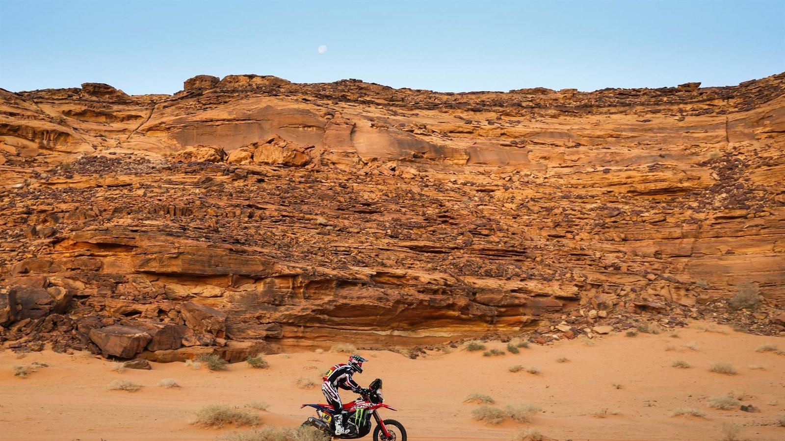 Sainz aguanta en la general de coches en el Rally Dakar