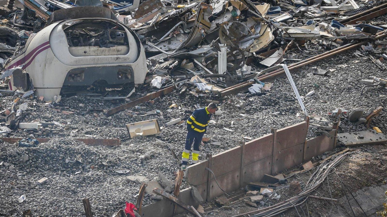 Renfe asegura que avisó “de inmediato” a los servicios sanitarios tras el accidente ferroviario de Adamuz