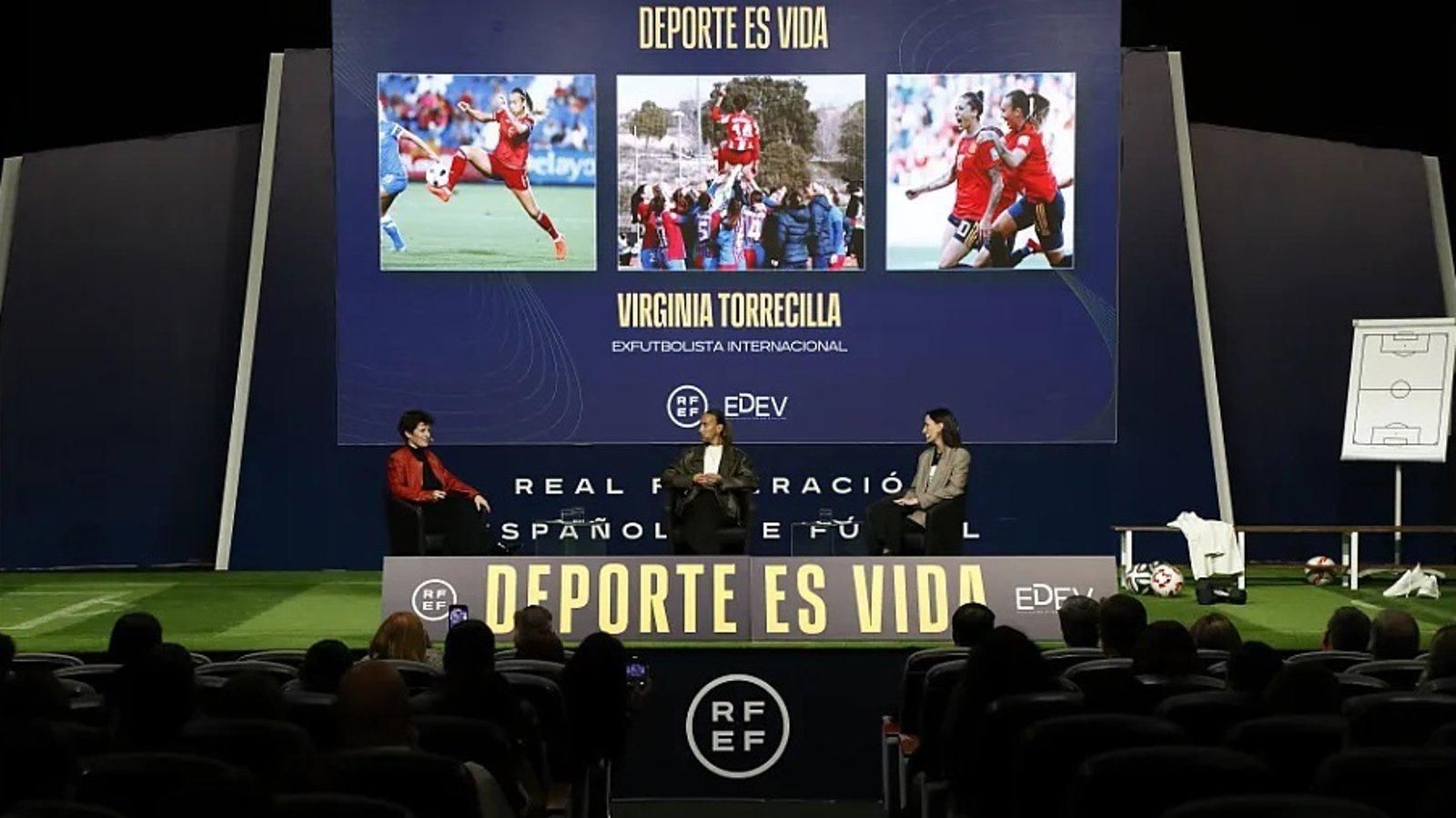 Decenas de estudiantes de secundaria participan en la jornada 'Deporte es Vida' en la Ciudad del Fútbol