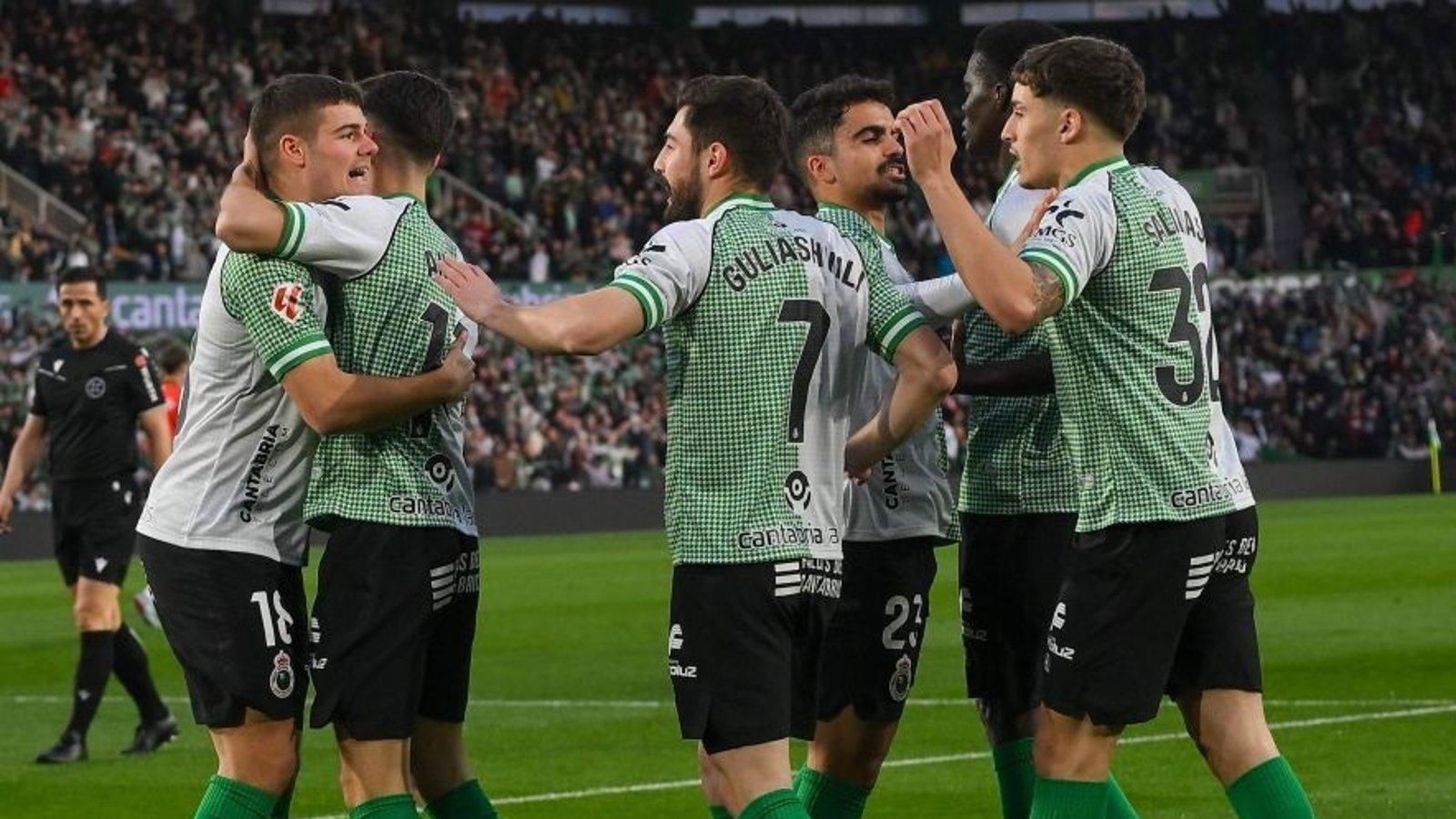 El Racing recupera el liderato y el Málaga se consolida en la pelea por el ascenso