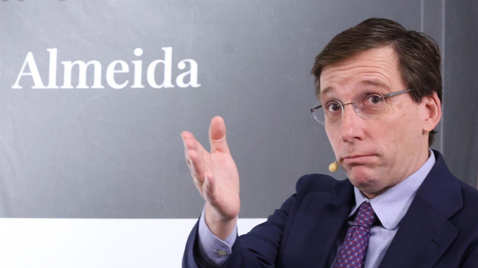 Almeida acusa a la izquierda y a Vox de bloquear el acuerdo por el 8M en la capital