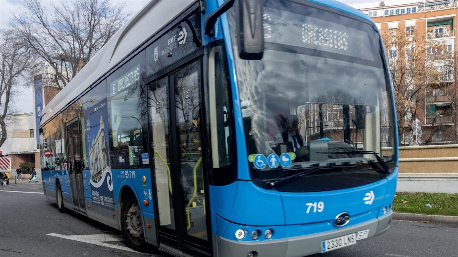 El Ayuntamiento de Madrid estudia la viabilidad jurídica de las cámaras con IA en autobuses para vigilar el carril bus-taxi