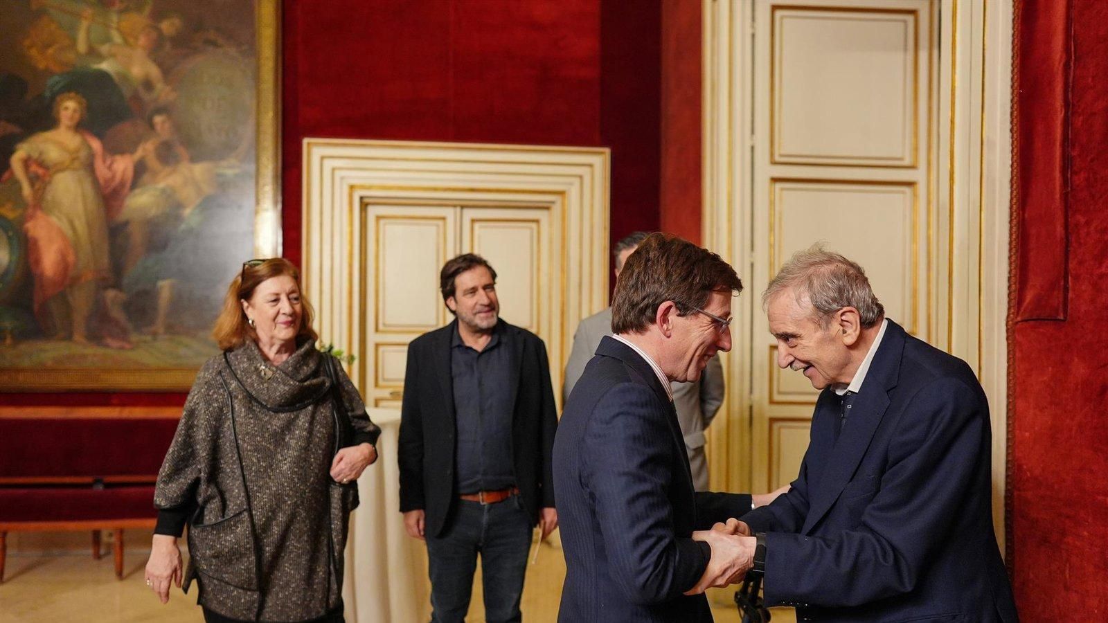 Manuel Longares recibe el I Premio Sentir Madrid por su trayectoria