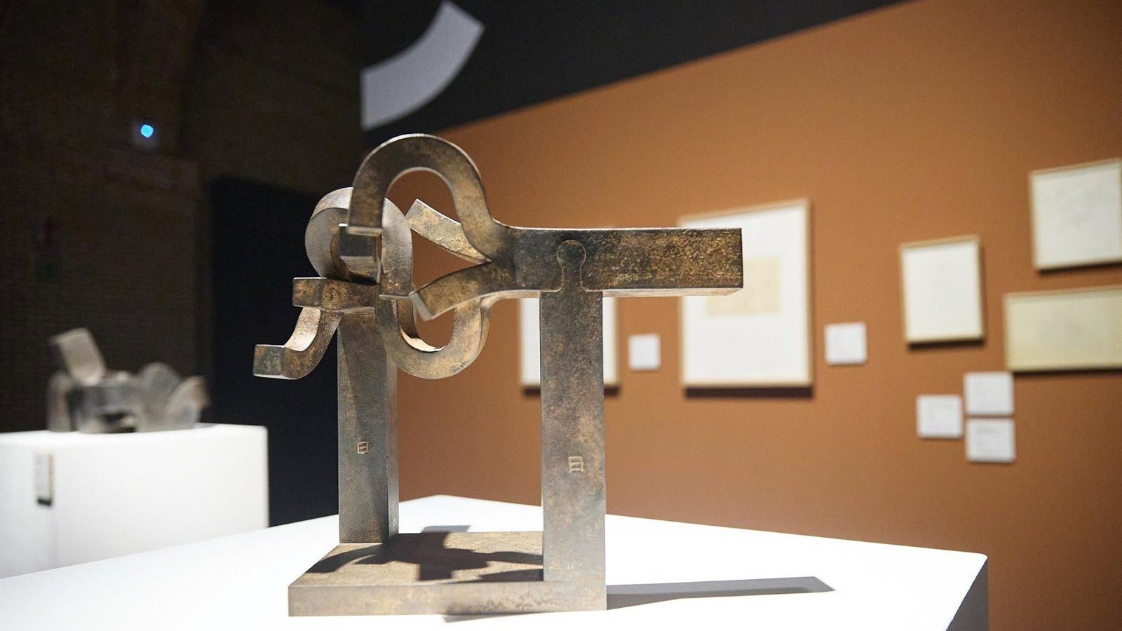 El legado de Chillida se expone en Conde Duque con 102 obras hasta el 21 de junio