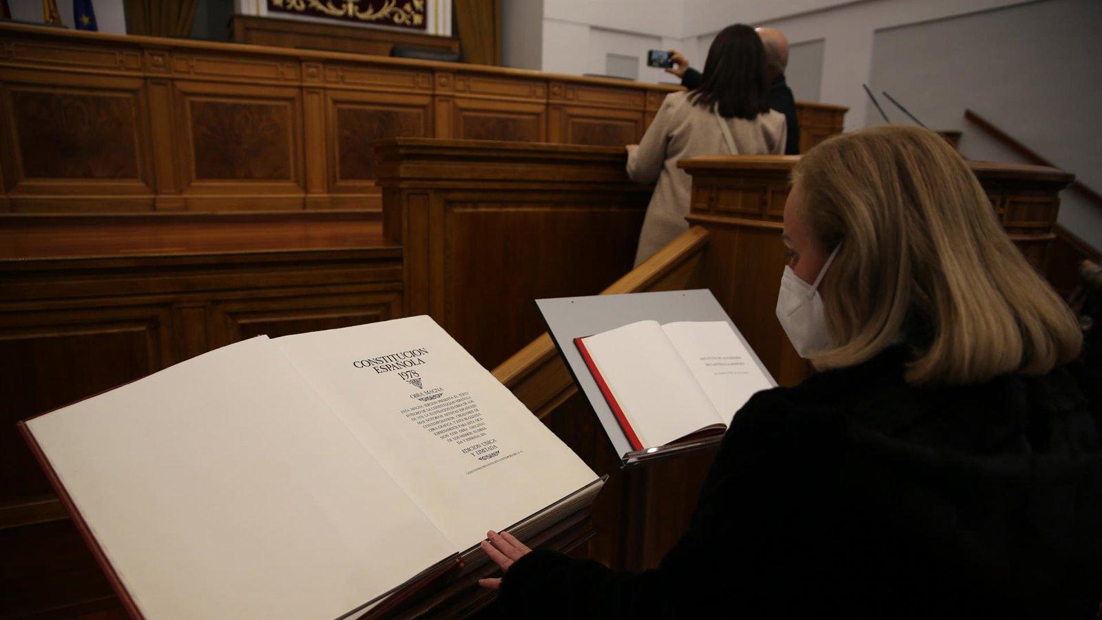 Dos alumnos madrileños, entre los quince ganadores del concurso nacional ‘Una Constitución para todos’