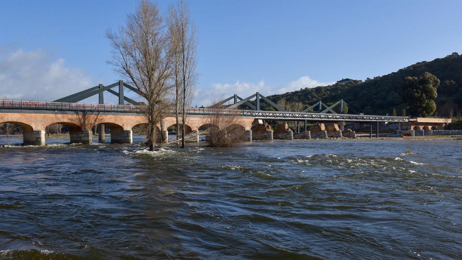 La Comunidad apunta al final de la ola de lluvias pero mantiene la vigilancia en el Jarama