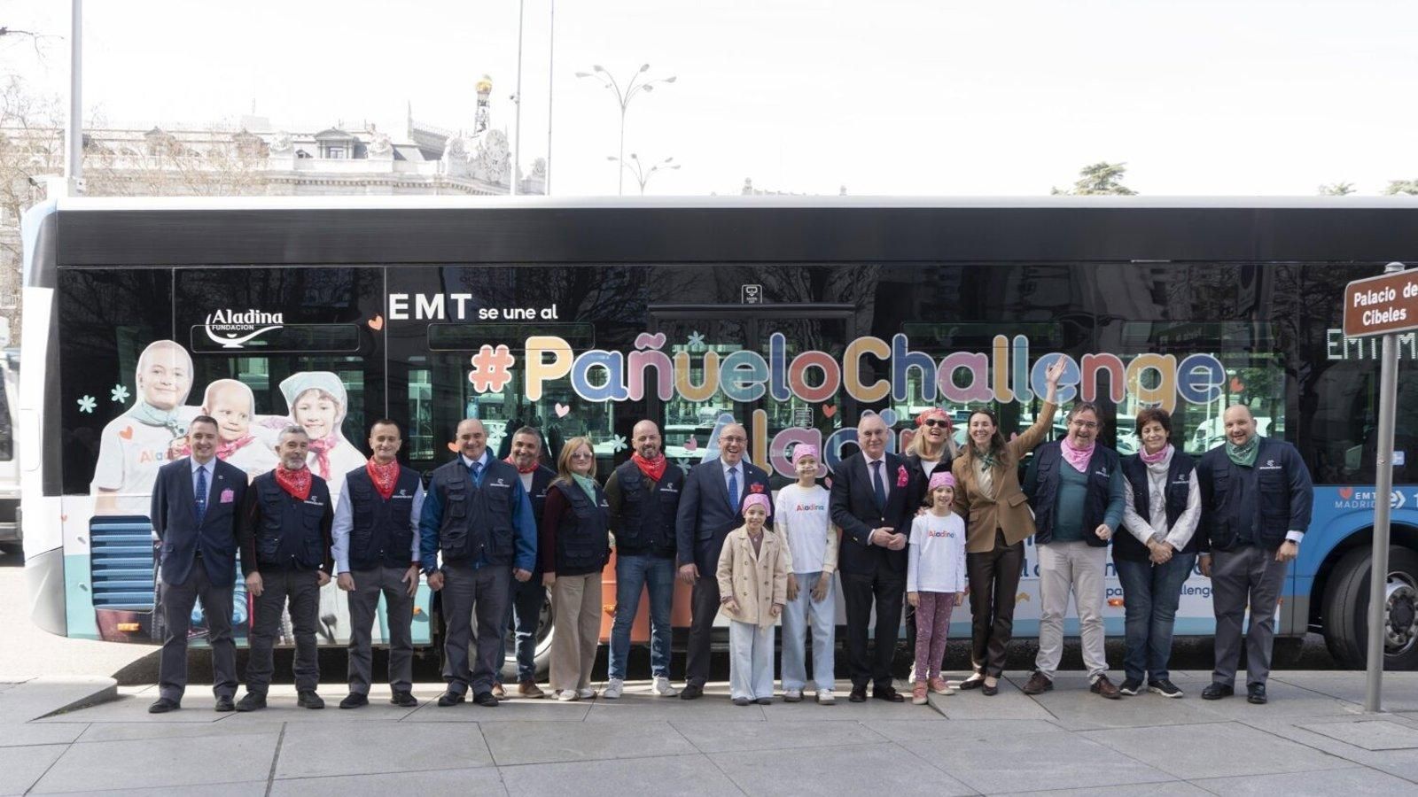 La EMT vinila un autobús de la línea 75 para dar visibilidad al cáncer infantil