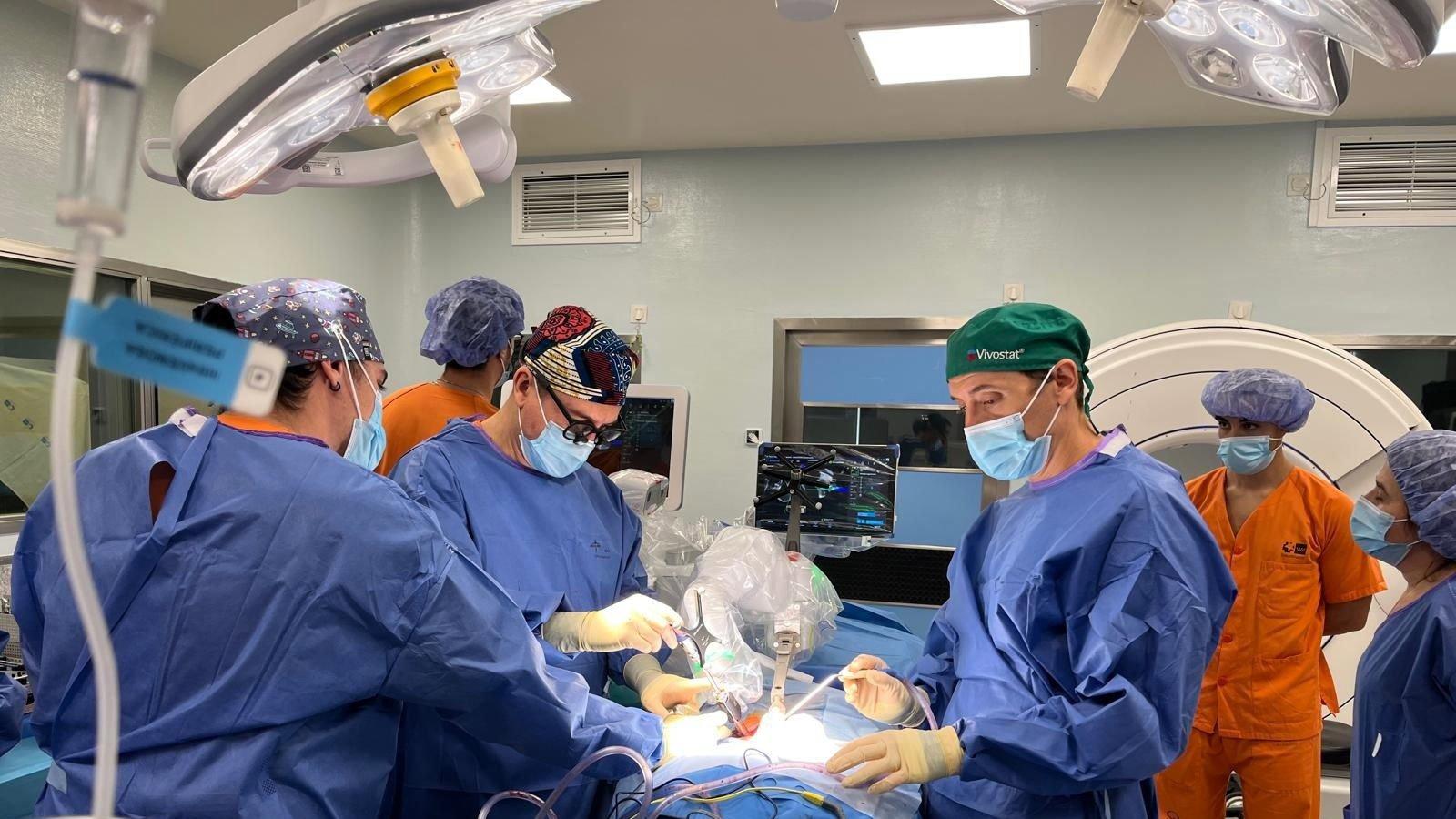 El Hospital público de La Princesa incorpora un robot quirúrgico de última generación para cirugía compleja de columna