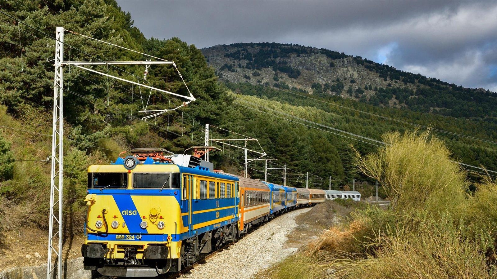 Un tren histórico de los años 80 recorrerá la Sierra de Guadarrama en una ruta turística entre Madrid y Segovia