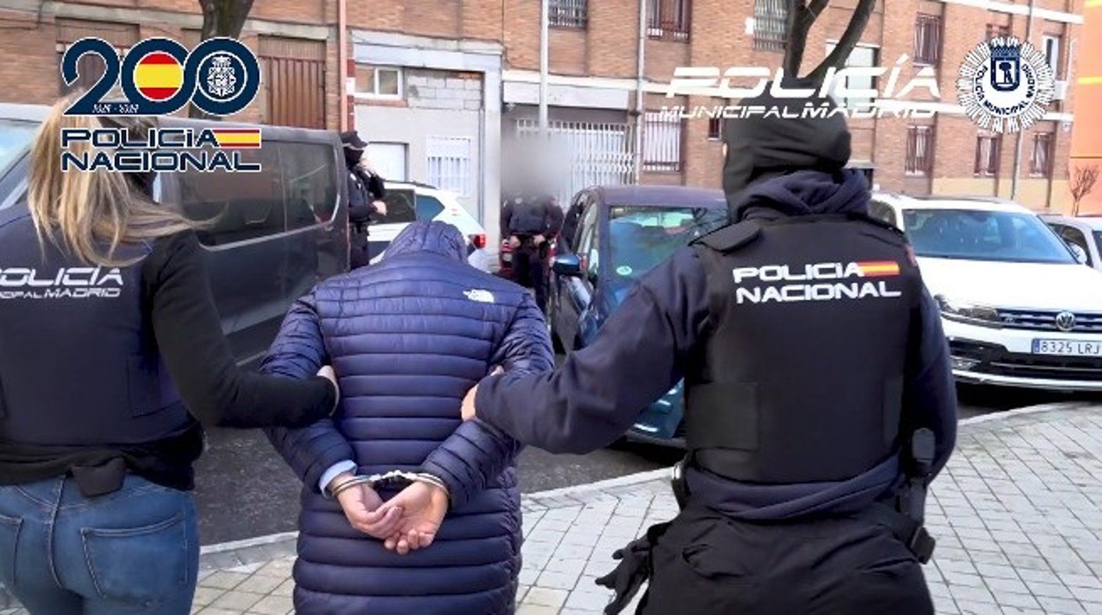 Cinco detenidos en Puente de Vallecas tras desmantelar tres puntos de falsificaciones y fármacos ilegales