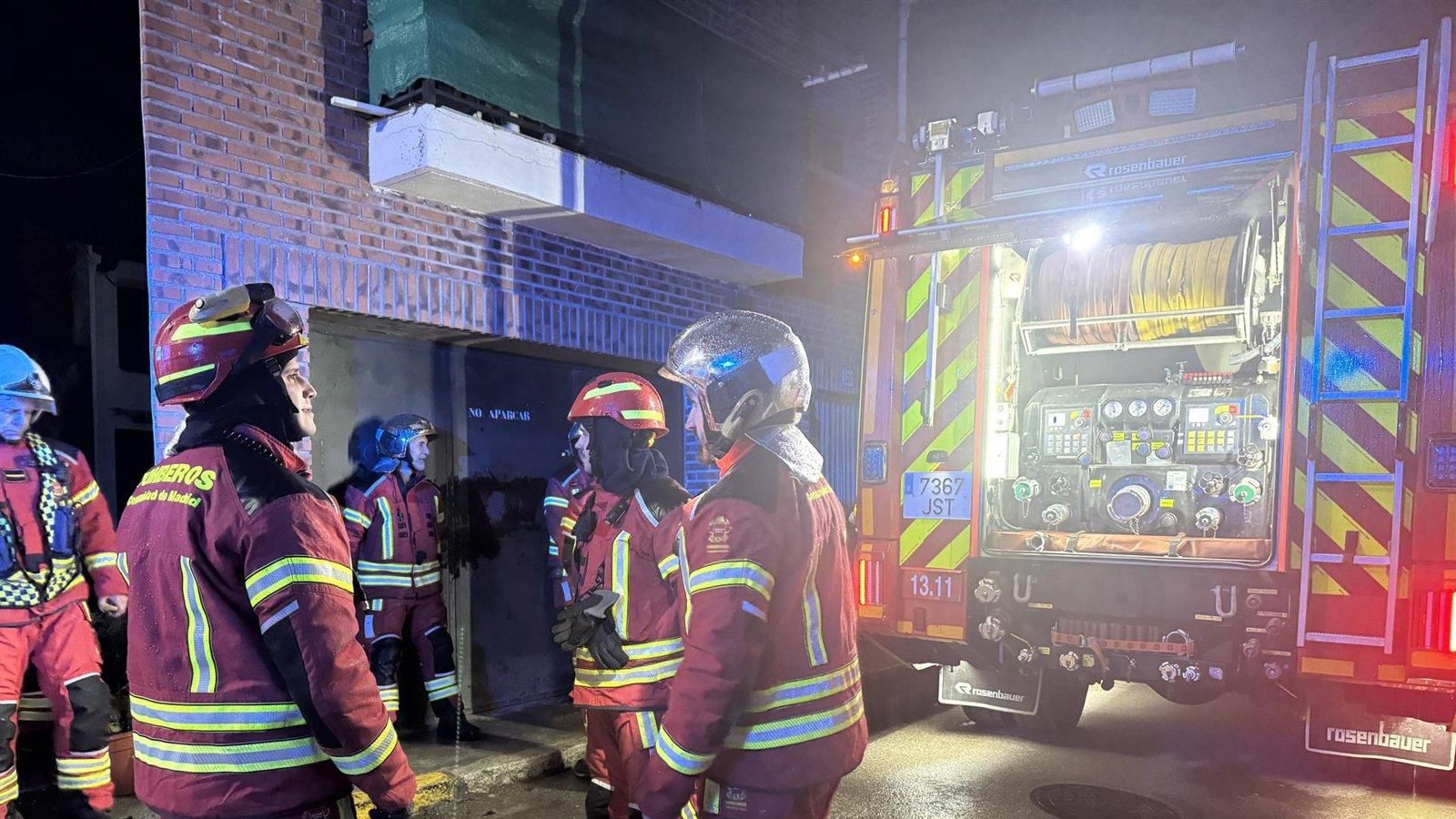 Una explosión por una estufa de butano derrumba la cubierta de una casa en Guadalix de la Sierra