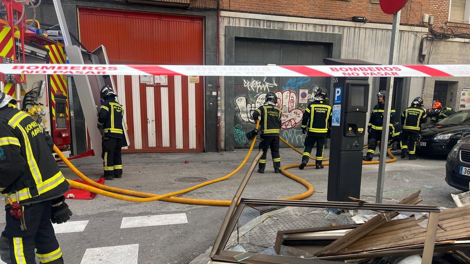 Una explosión de gas en una vivienda de Usera deja a un hombre de 52 años muy grave