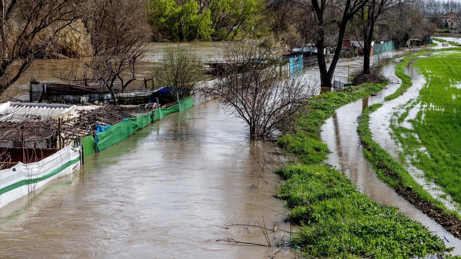 Continúa el aviso rojo por desbordamientos en siete tramos del Jarama, Alberche y Henares