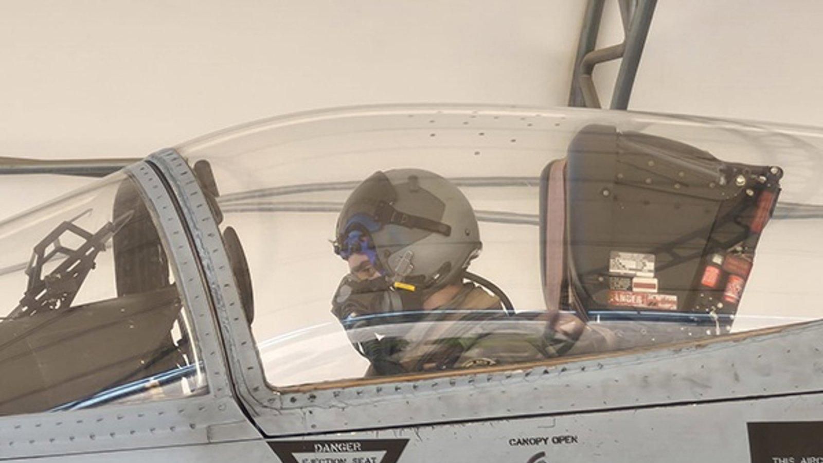 La UPM mide la actividad cerebral de un piloto de F-18