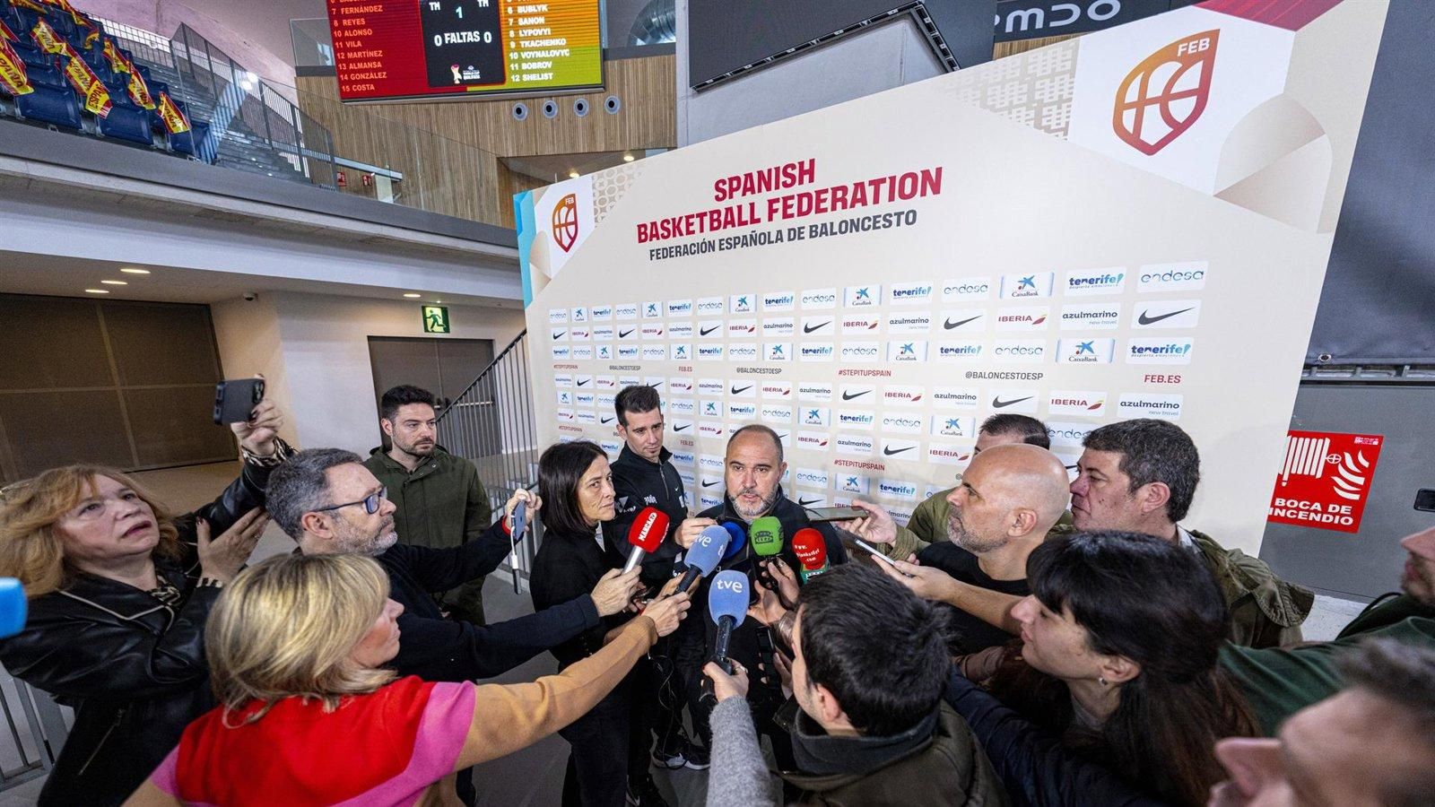 Chus Mateo destaca el espíritu de equipo y pide no confiarse ante Ucrania