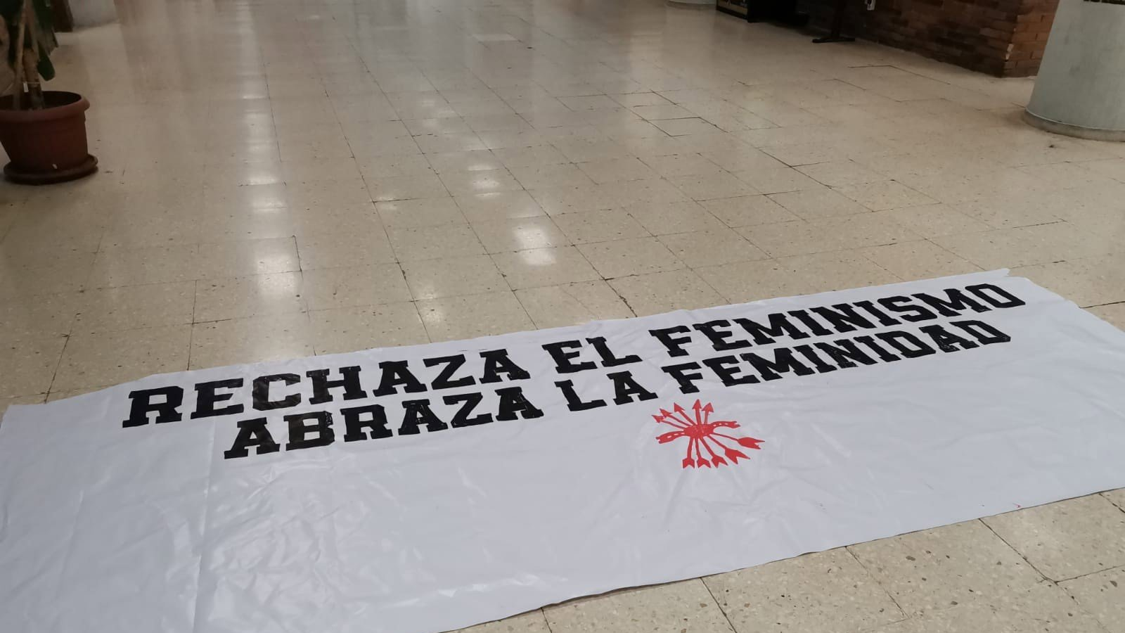Detenidas 13 personas por vandalizar la Facultad de Ciencias Políticas y Sociología de la UCM antes del 8M
