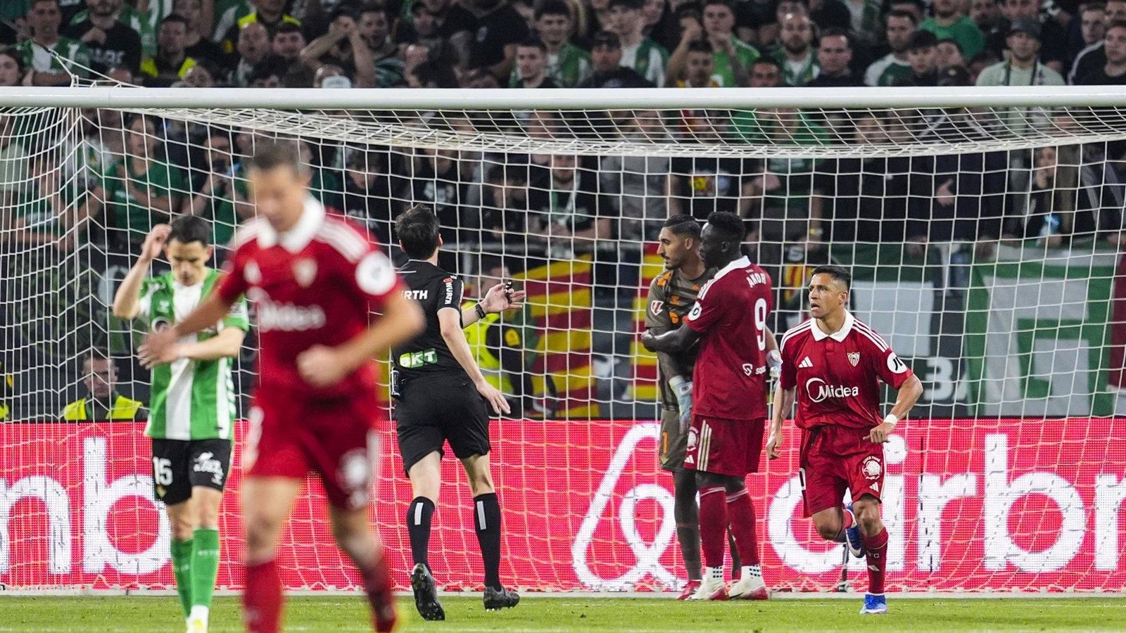 Elche y Espanyol empatan (2-2) y prolongan su mala racha en 2026; tablas también en el derbi sevillano