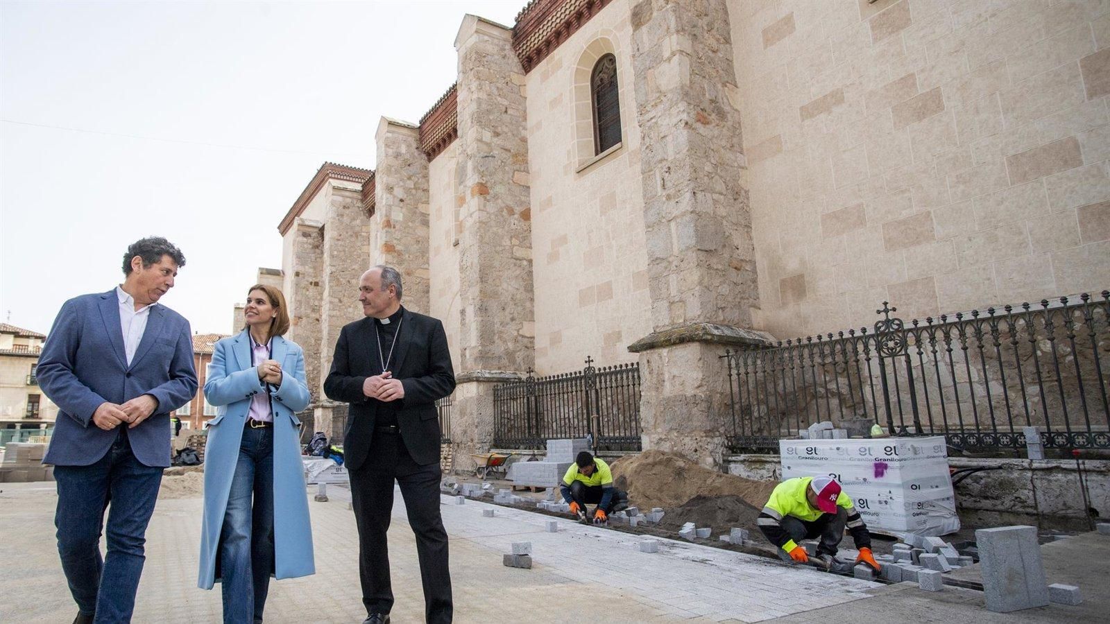 La remodelación de la Plaza de los Santos Niños de Alcalá terminará en octubre tras invertir 1 millón