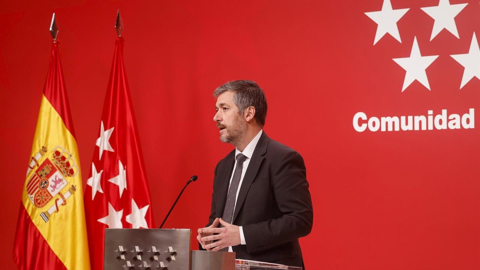 La Comunidad de Madrid acusa a Sánchez de ser “el tonto útil de las dictaduras” por su postura sobre Irán