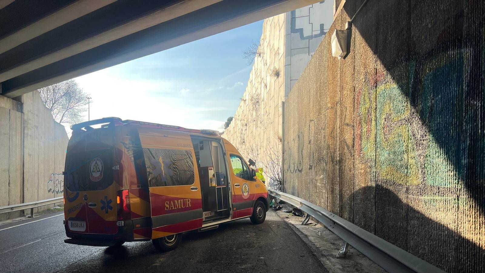 Muere un motorista tras chocar contra el muro de un túnel en la A-3