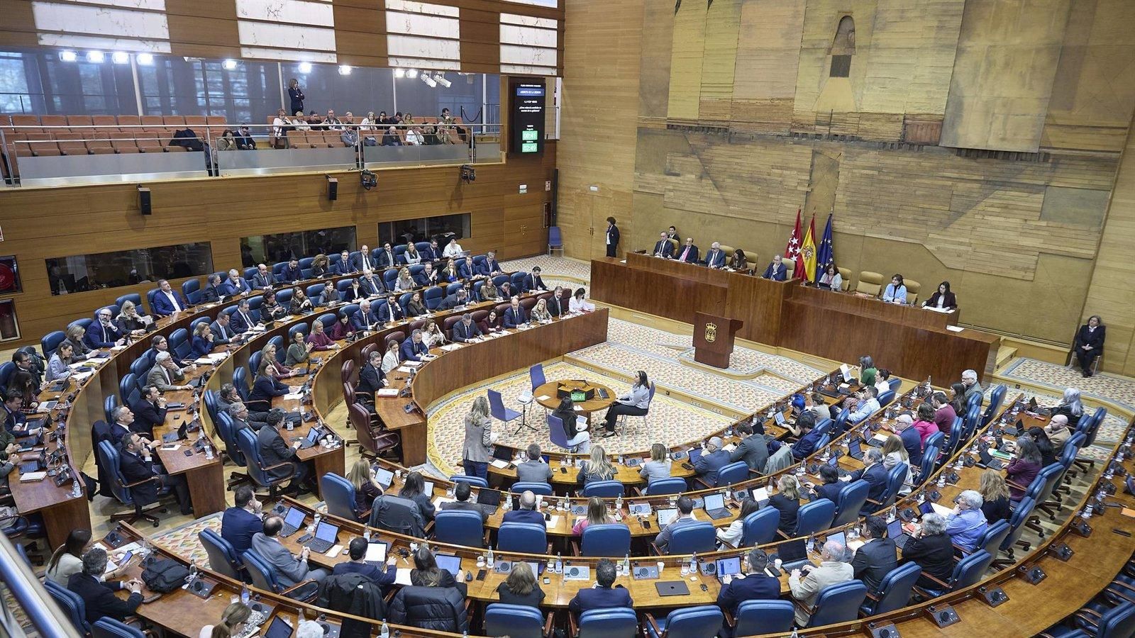 Vox pide reducir los escaños en la Asamblea y el PP dice que se hará cuando haya 