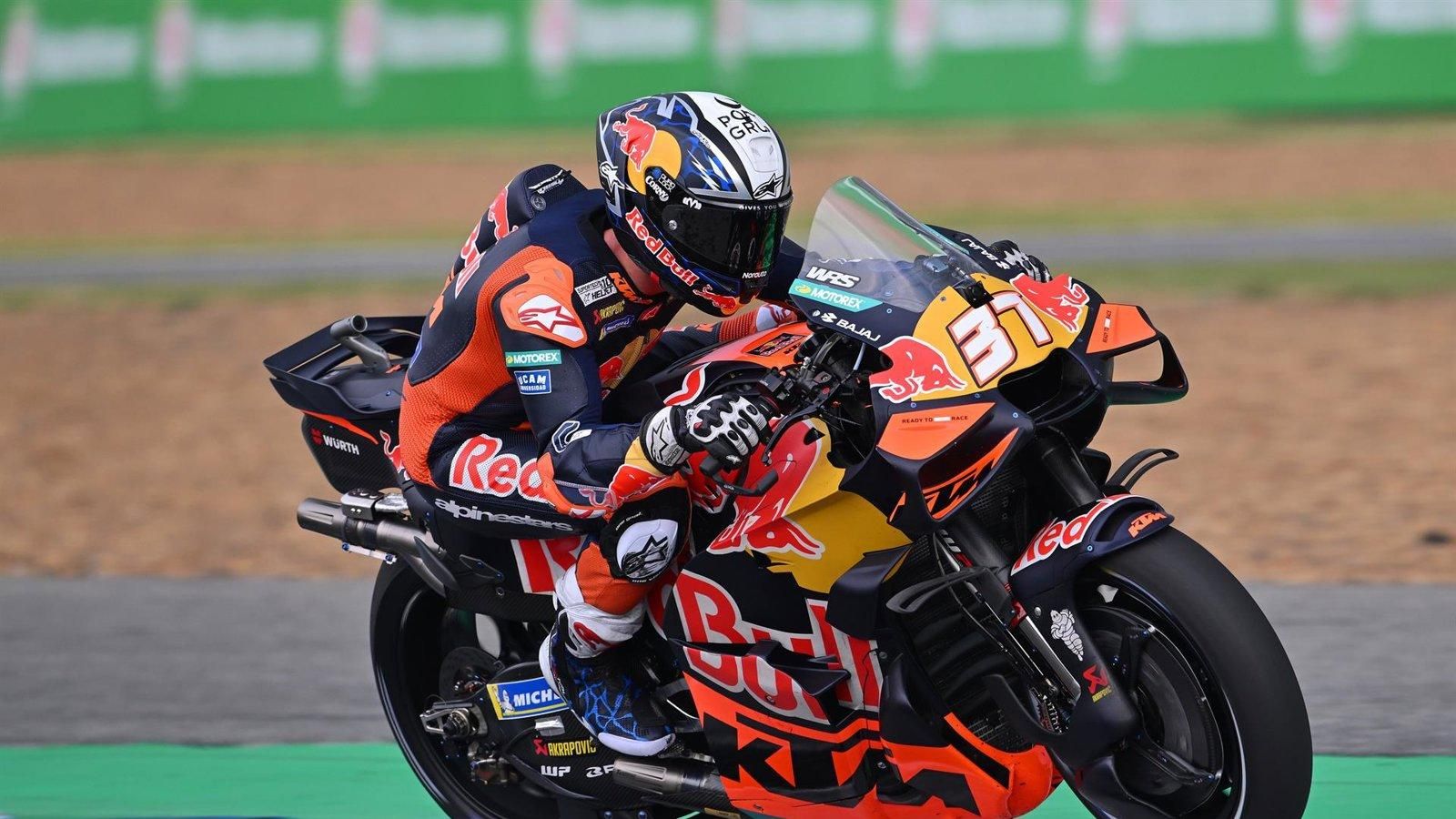 Bezzecchi gana en Tailandia, Acosta es líder y Marc Márquez abandona por pinchazo