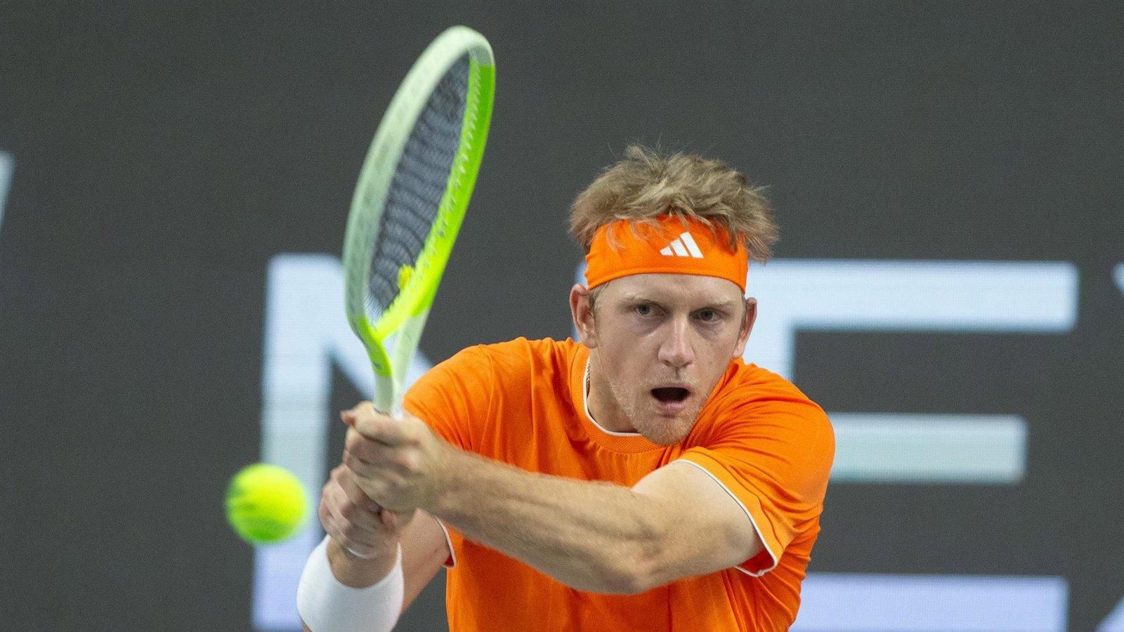 Davidovich avanza en Indian Wells y se medirá a Mensik en tercera ronda