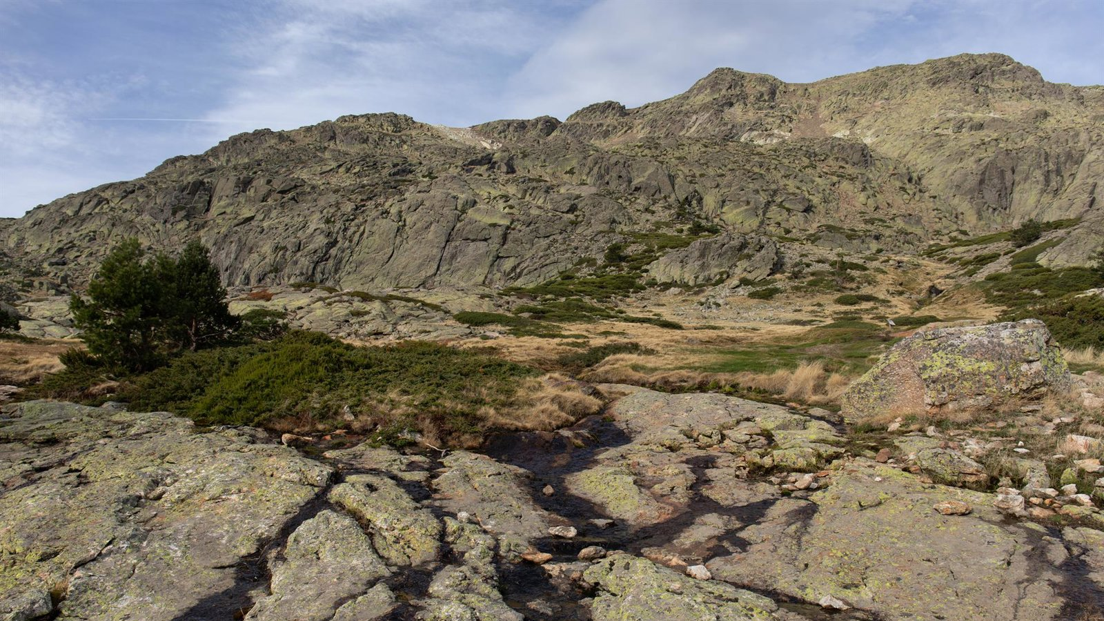 Una familia y un joven de 17 años tuvieron que ser rescatados tras desorientarse en la sierra
