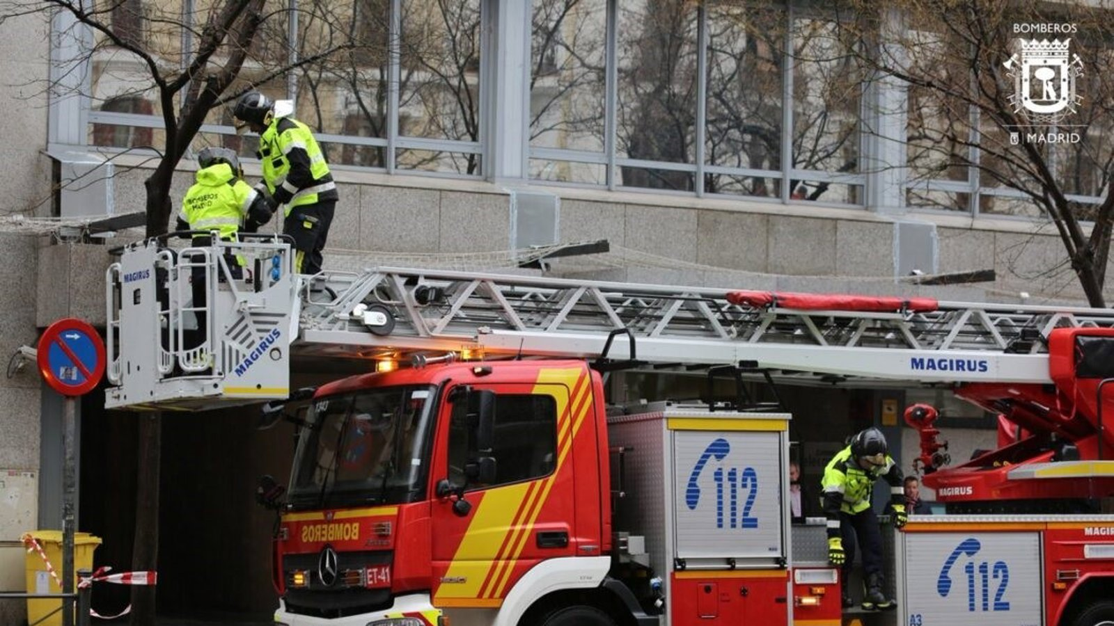 Una mujer trasladada en estado leve tras intoxicarse por humo en un incendio en su vivienda de Usera