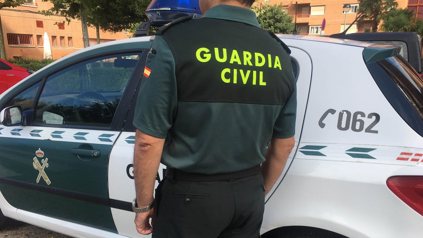 Vecinos de Villanueva de la Cañada entregan dos armas blancas que investiga la Guardia Civil